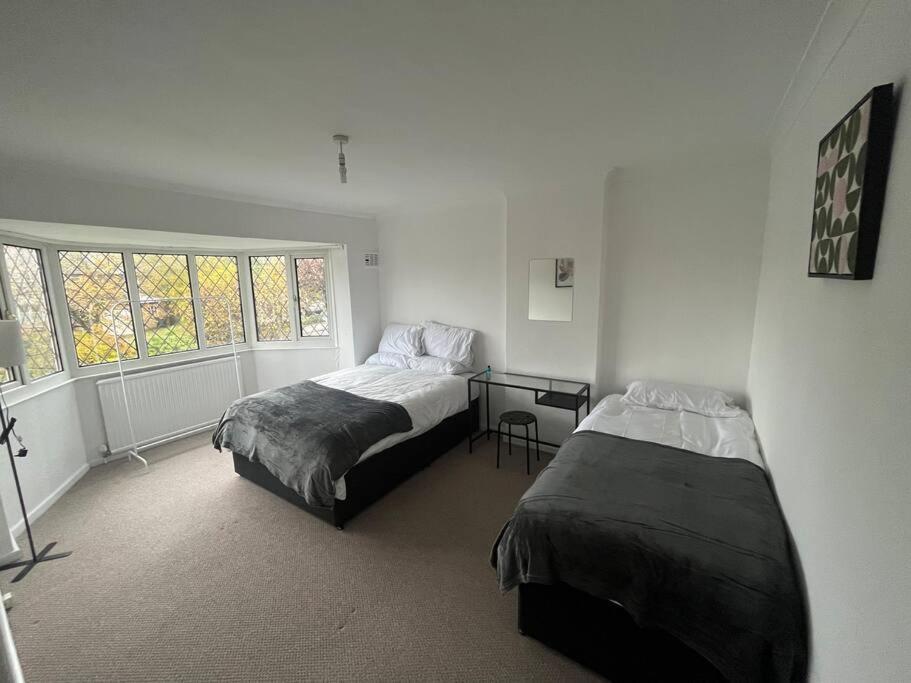 Spacious 4 Bed Home Near Nec, Jlr & Airport Parking For 3 Cars Ideal For Contractors! Solihull Luaran gambar