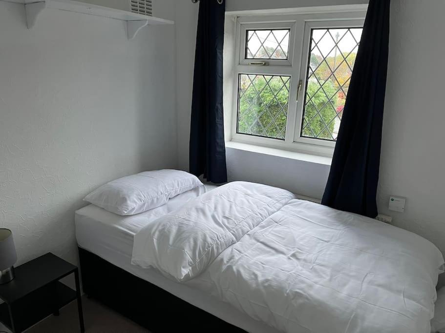 Spacious 4 Bed Home Near Nec, Jlr & Airport Parking For 3 Cars Ideal For Contractors! Solihull Luaran gambar