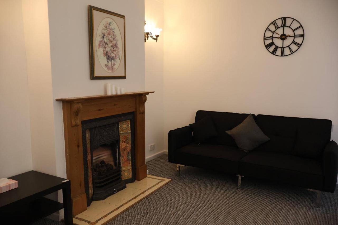 Spacious 4 Bed Home Near Nec, Jlr & Airport Parking For 3 Cars Ideal For Contractors! Solihull Luaran gambar