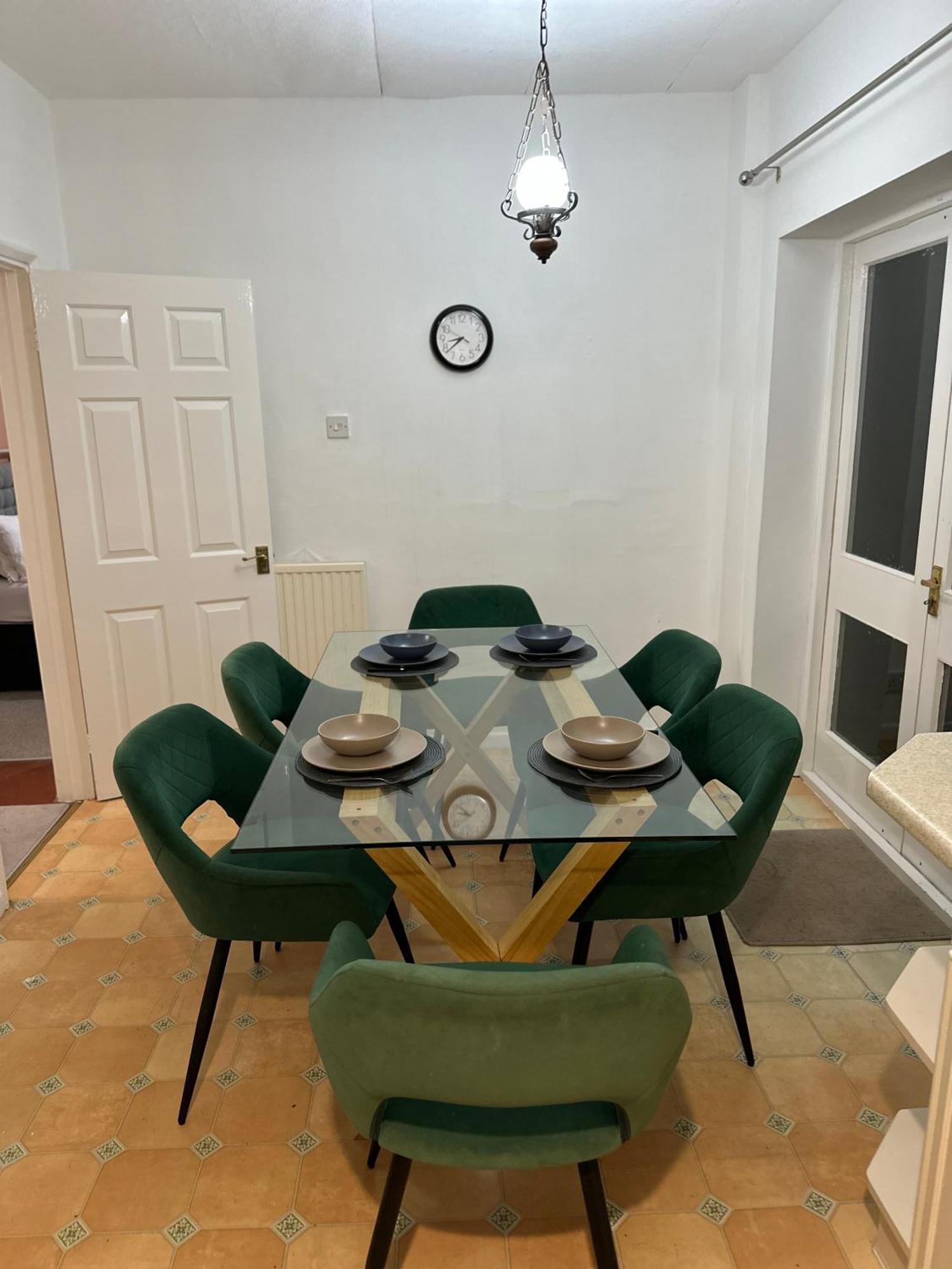 Spacious 4 Bed Home Near Nec, Jlr & Airport Parking For 3 Cars Ideal For Contractors! Solihull Luaran gambar